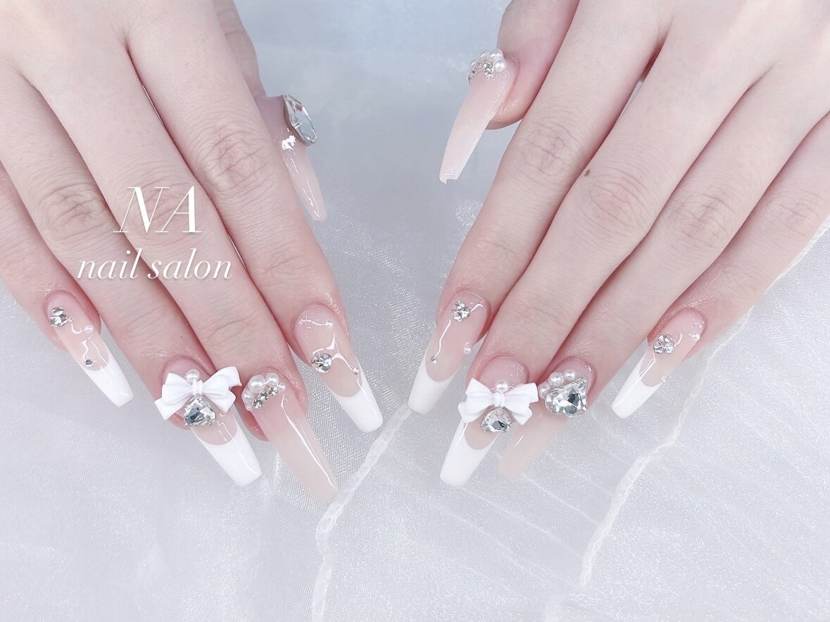 心斎橋ネイルサロン NA nail salon｜白フレンチ ハートリボン ビジューネイル