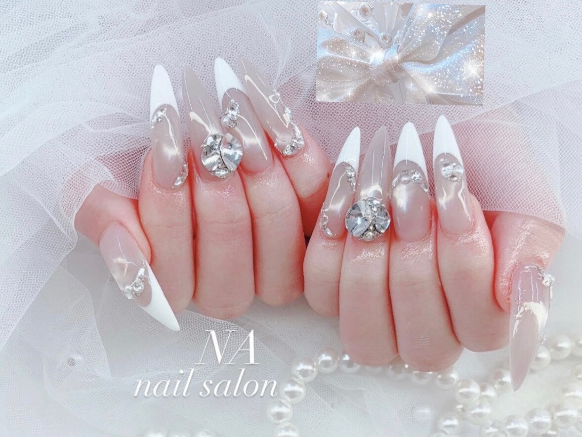 心斎橋ネイルサロン NA nail salon｜フレンチネイル 白フレンチ ビッグビジュー パール 長さ出し